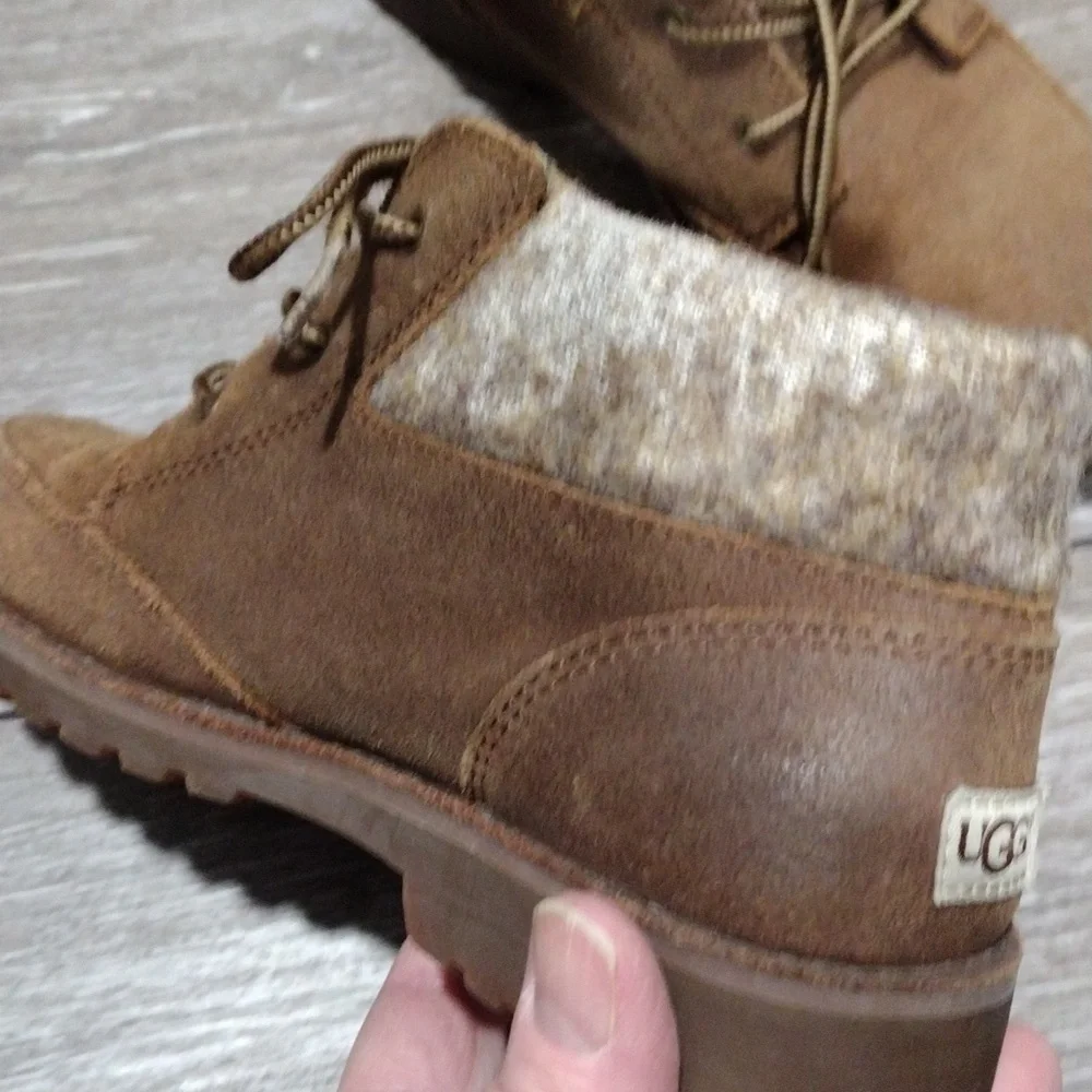 UGG kids brown suede and shearling foot bed ankle boots. Size 3